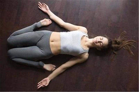 女性如何快速减肥方法？睡前按摩十分钟瘦腹塑形